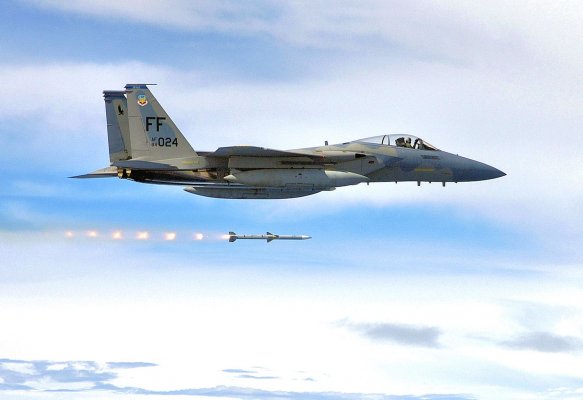 Stíhačka F-15 musela odpálit nazdařbůh munici za čtyři a půl milionu dolarů