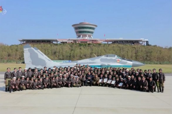 Kim Čong-un přihlížel velké soutěži severokorejských stíhacích pilotů