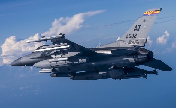 Americká F-16 sestřelila dron laserem naváděnou střelou APKWS