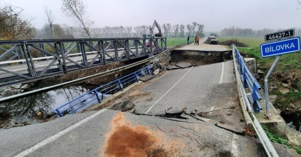 Armáda po povodních do pátku vybudovala 19 mostů a dvě lávky