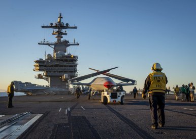 Řídicí centrum pro drony MQ-25 na letadlové lodi USS George H.W. Bush