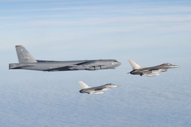 Strategická signalizace Rusku: Bombardéry B-52 cvičně shodily pumy Laser JDAM v Litvě