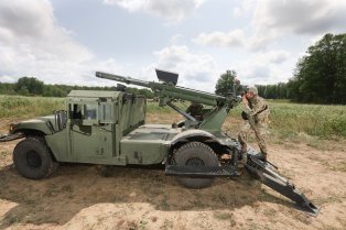 Lehká houfnice 2-CT Hawkeye (2019) / Maj. W. Chris Clyne, 41st Infantry Brigade Combat Team Public Affairs