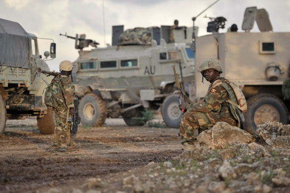 Foto: Ugandští vojáci mise AMISOM při operaci proti Alů-Šabab. / AMISOM