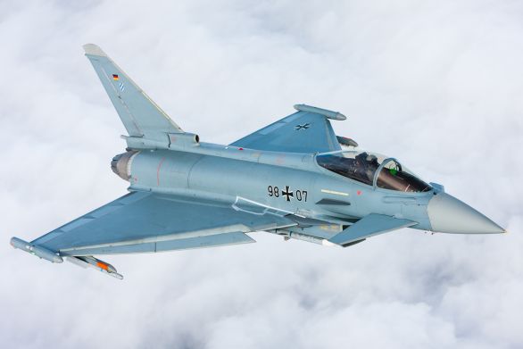 Foto: JednÃ­m z kandidÃ¡tÅ¯ je evropskÃ½ vÃ½konnÃ½ stÃ­haÄ Eurofighter Typhoon nabÃ­zenÃ½ konsorciem Eurofighter Jagdflugzeug GmbH; ilustraÄnÃ­ foto / Eurofighter Jagdflugzeug GmbH