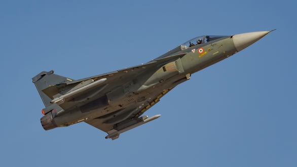 Foto: HAL Tejas; větší foto / Venkat Mangudi; CC BY-SA 2.0